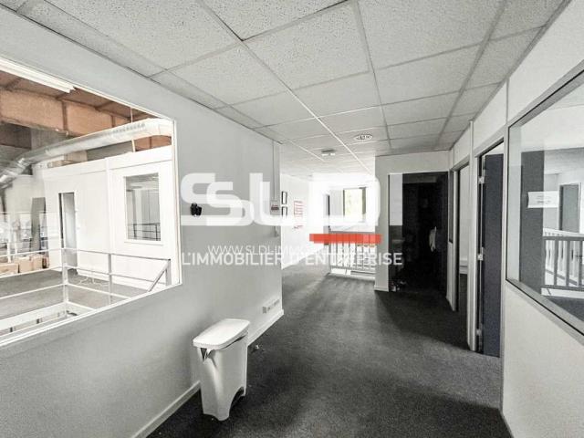 Locaux d'activités A LOUER - DARDILLY - 1 689 m²