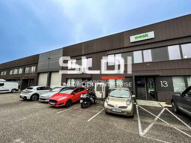 Locaux d'activités A LOUER - DARDILLY - 1 689 m²