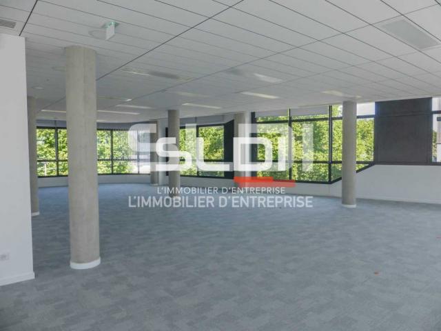 Bureaux A LOUER - CHAMPAGNE AU MONT D'OR - 2 738 m²