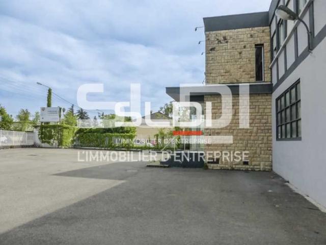 Locaux d'activités A VENDRE OU A LOUER - DECINES CHARPIEU - 2 300 m²
