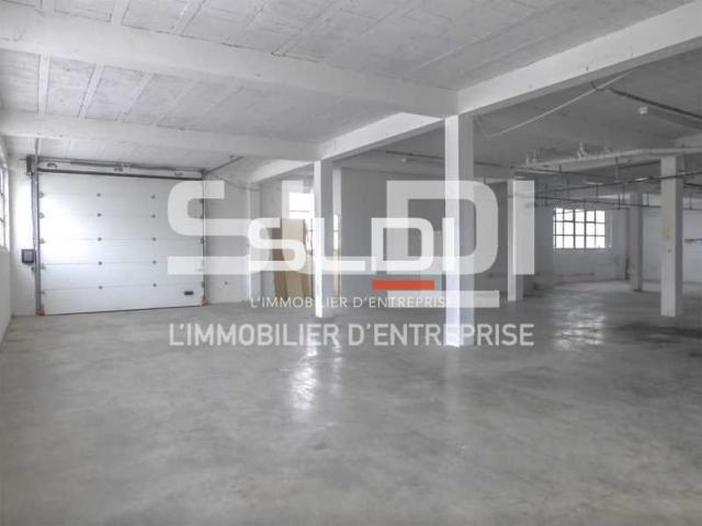 Locaux d'activités A VENDRE OU A LOUER - DECINES CHARPIEU - 2 300 m²