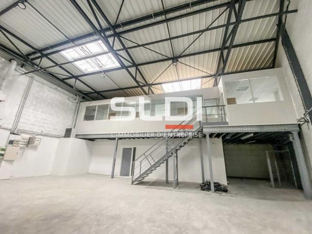 Locaux d'activités A VENDRE OU A LOUER - SAINT PRIEST - 500 m²