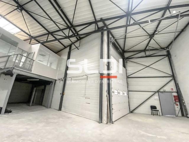 Locaux d'activités A VENDRE OU A LOUER - SAINT PRIEST - 500 m²