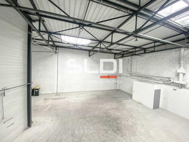 Locaux d'activités A VENDRE OU A LOUER - SAINT PRIEST - 500 m²