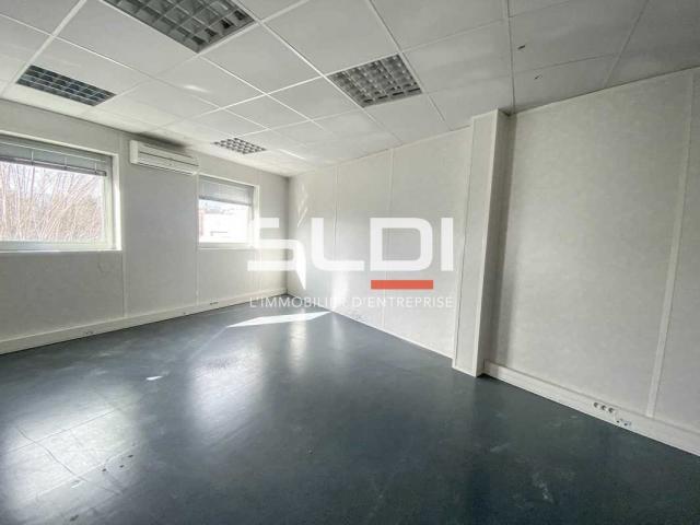 Locaux d'activités A VENDRE OU A LOUER - SAINT PRIEST - 500 m²