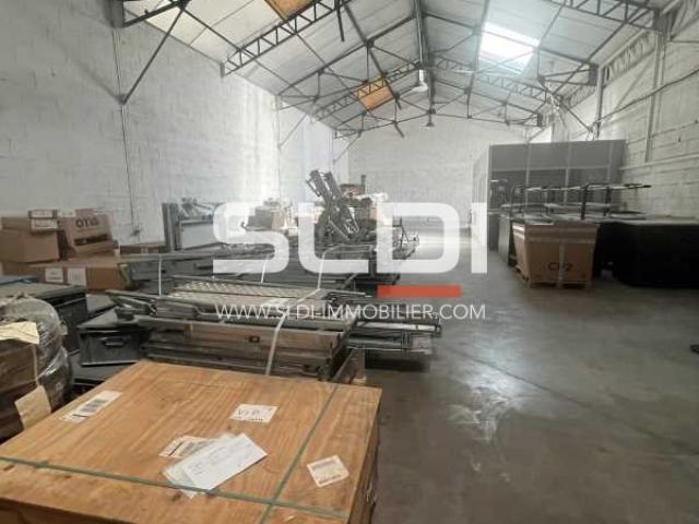 Locaux d'activités A LOUER - VENISSIEUX - 1 431 m²
