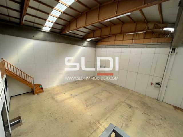 Locaux d'activités A LOUER - DARDILLY - 206 m²
