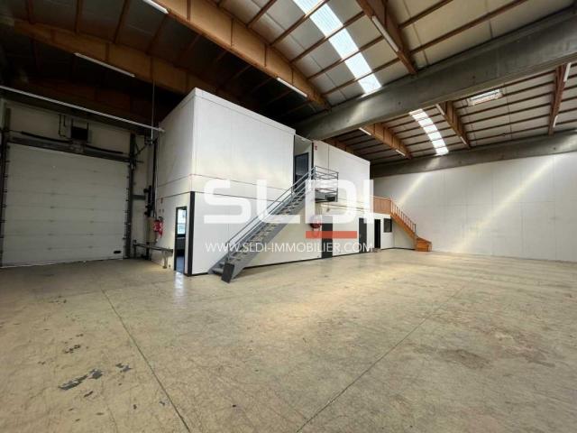 Locaux d'activités A LOUER - DARDILLY - 206 m²