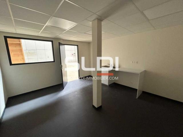 Locaux d'activités A LOUER - DARDILLY - 206 m²