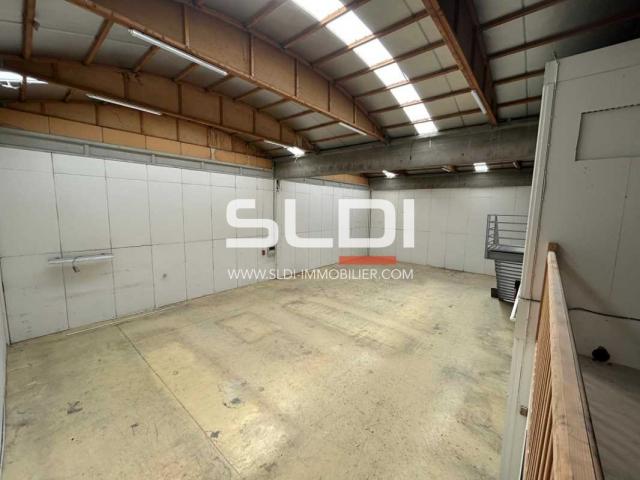 Locaux d'activités A LOUER - DARDILLY - 206 m²