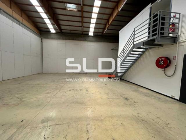 Locaux d'activités A LOUER - DARDILLY - 206 m²