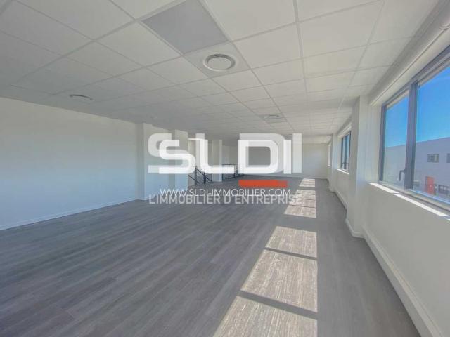 Locaux d'activités A LOUER - MEYZIEU - 2 055 m²