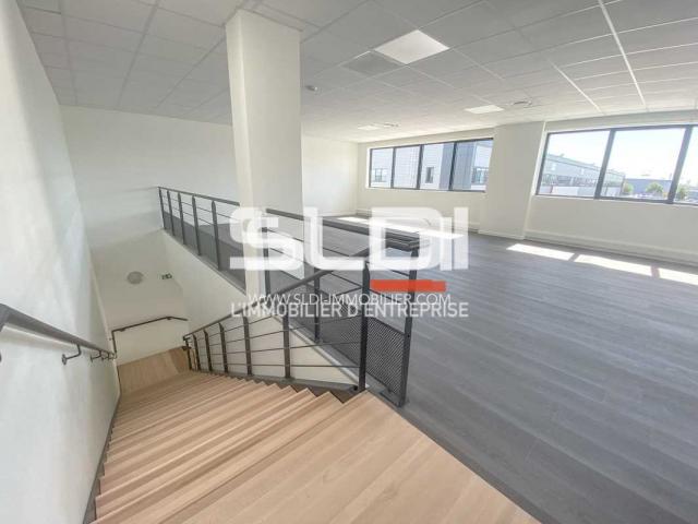 Locaux d'activités A LOUER - MEYZIEU - 2 055 m²