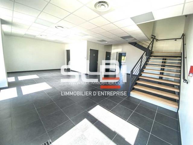 Locaux d'activités A LOUER - MEYZIEU - 2 055 m²