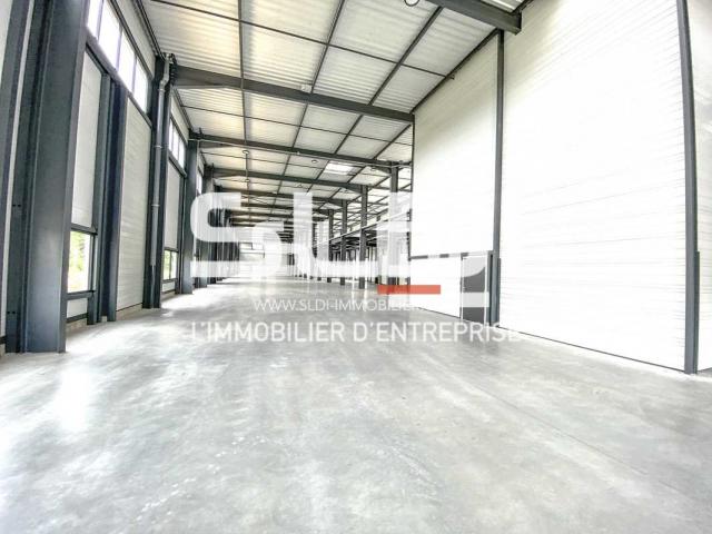 Locaux d'activités A LOUER - MEYZIEU - 2 055 m²