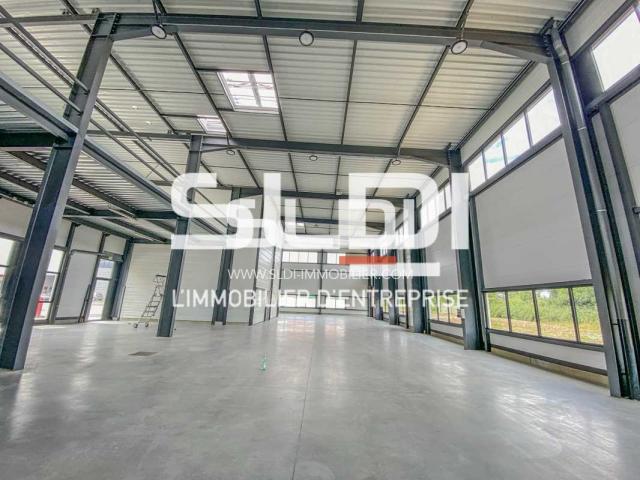 Locaux d'activités A LOUER - MEYZIEU - 2 055 m²