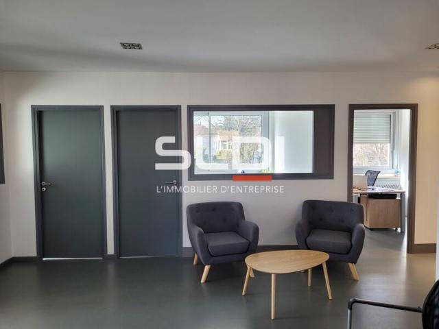 Bureaux A LOUER - TASSIN LA DEMI LUNE - 150 m²