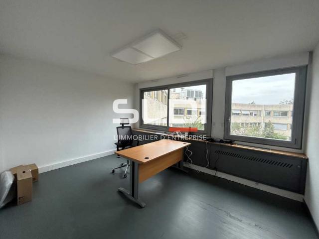 Bureaux A LOUER - TASSIN LA DEMI LUNE - 150 m²