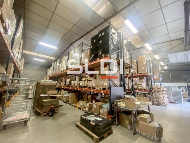Locaux d'activités A LOUER - CHASSIEU - 1 600 m²