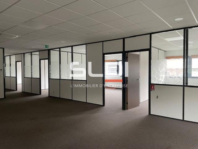 Bureaux A LOUER - SAINT PRIEST - 1 569 m²