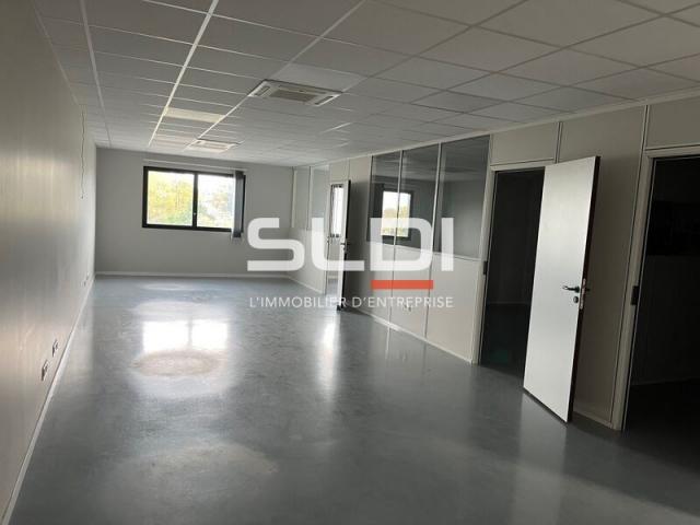 Bureaux A VENDRE OU A LOUER - GUEREINS - 391 m²