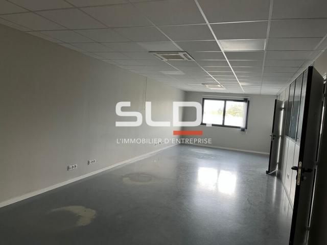 Bureaux A VENDRE OU A LOUER - GUEREINS - 391 m²