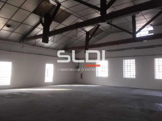 Locaux d'activités A LOUER - FLEURIEU SUR SAONE - 800 m²