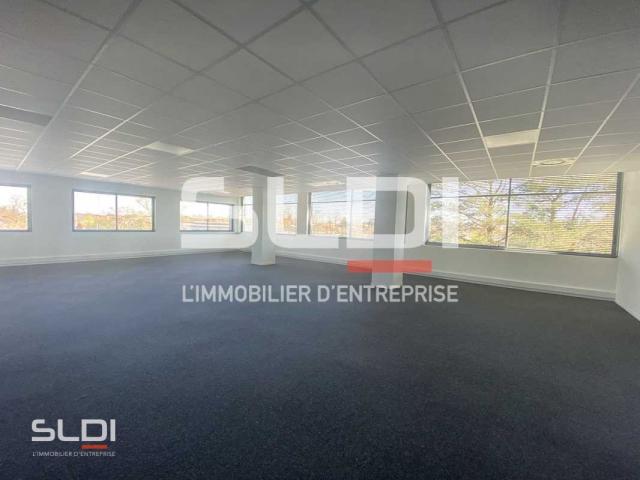 Bureaux A LOUER - RILLIEUX LA PAPE - 980 m²