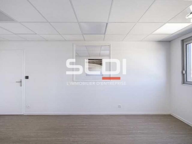 Locaux d'activités A LOUER - CORBAS - 4 294 m²