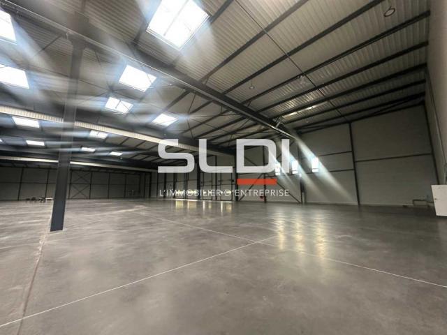 Locaux d'activités A LOUER - SAINT LAURENT DE MURE - 4 560 m²