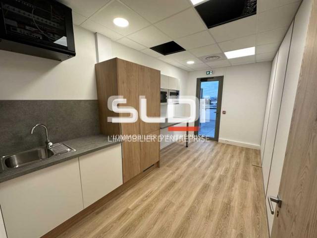Bureaux A LOUER - CHASSIEU - 54 m²