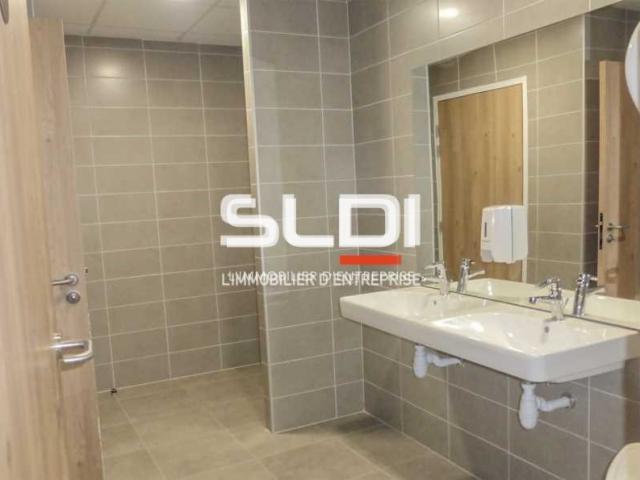 Bureaux A VENDRE OU A LOUER - SAINT PRIEST - 647 m²