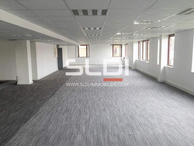 Bureaux A VENDRE OU A LOUER - VENISSIEUX - 1 827 m²