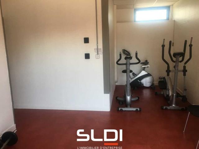 Bureaux A VENDRE OU A LOUER - RILLIEUX LA PAPE - 200 m²