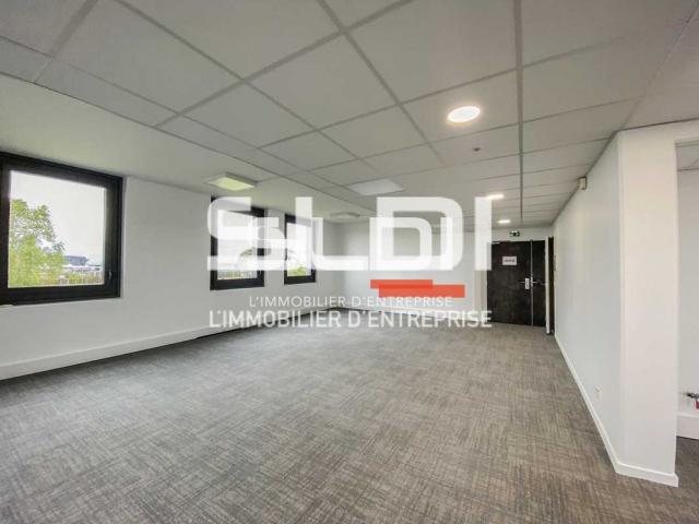 Bureaux A LOUER - COLOMBIER SAUGNIEU - 390 m²