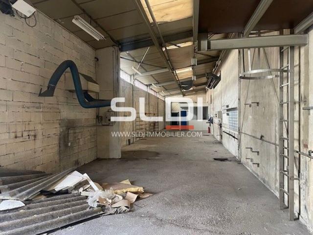 Locaux d'activités A VENDRE - RILLIEUX LA PAPE - 966 m²