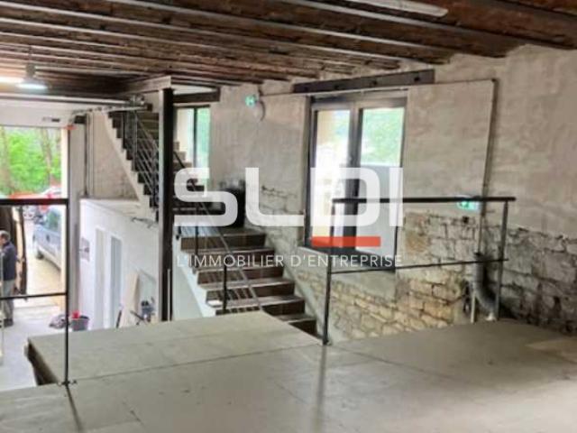 Locaux d'activités A LOUER - FLEURIEU SUR SAONE - 873 m²