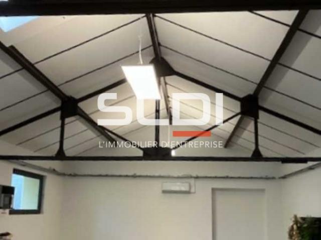 Locaux d'activités A LOUER - FLEURIEU SUR SAONE - 873 m²