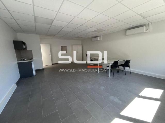 Locaux d'activités A LOUER - FLEURIEU SUR SAONE - 873 m²