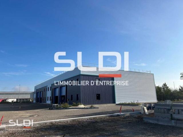 Locaux d'activités A VENDRE OU A LOUER - SAINT VULBAS - 1 471 m²