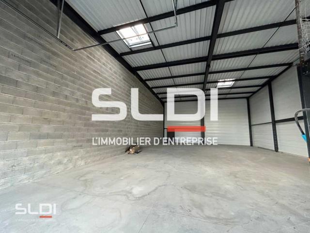 Locaux d'activités A VENDRE OU A LOUER - SAINT VULBAS - 1 471 m²