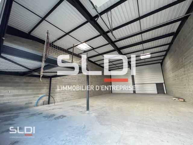 Locaux d'activités A VENDRE OU A LOUER - SAINT VULBAS - 1 471 m²