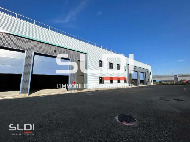 Locaux d'activités A VENDRE OU A LOUER - SAINT VULBAS - 1 471 m²