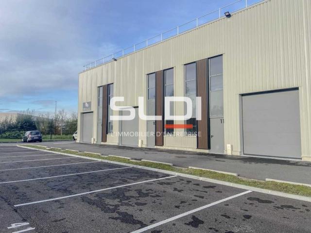 Locaux d'activités A LOUER - MONTLUEL - 138 m²