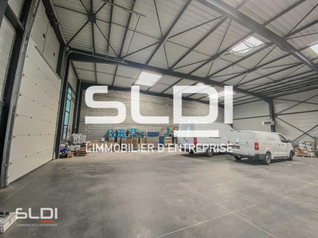 Locaux d'activités A LOUER - SAINT PRIEST - 328 m²