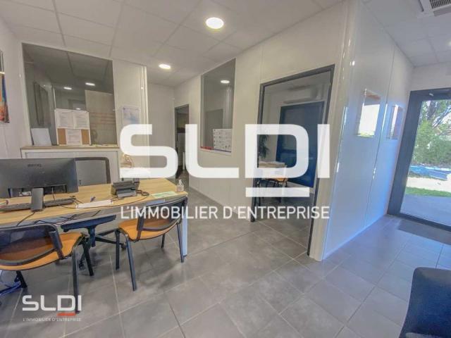 Locaux d'activités A LOUER - SAINT PRIEST - 328 m²