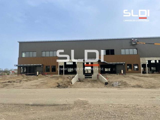 Locaux d'activités A LOUER - SAINT PRIEST - 4 366 m²