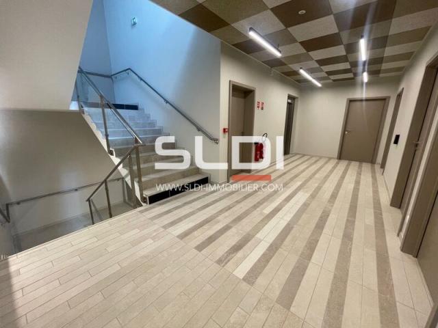 Bureaux A VENDRE OU A LOUER - GENAS - 2 081 m²