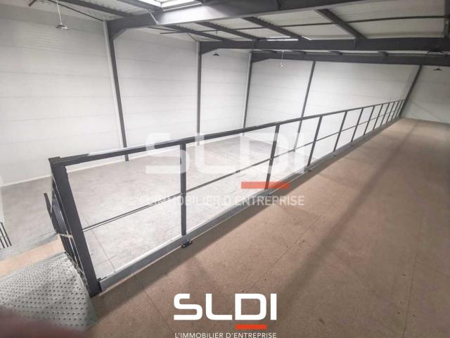Locaux d'activités A VENDRE OU A LOUER - VILLEFONTAINE - 443 m²