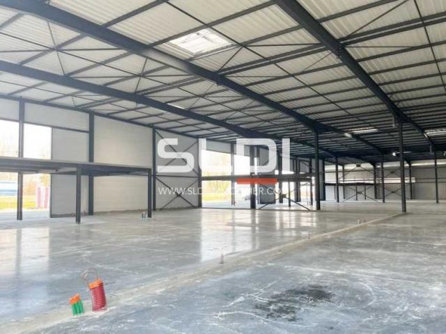 Locaux d'activités A LOUER - AMBERIEUX - 871 m²